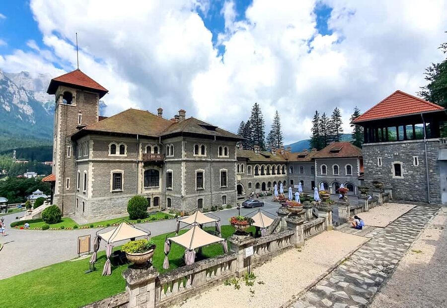 1-Day Minivan Tour 3 Castles: Peles, Wednesday & Dracula’s - Footwear, weather, and the small details that keep the day smooth