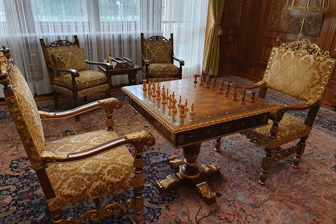 10 h Ceausescu Communism Private Tour in Bucharest plus Dracula's Grave - How the 10-hour private format works in real life