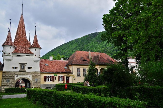 2-Day Private Tour of Transylvania from Bucharest - Day 1 in Sinaia and Peles Castle: monasteries, royal rooms, and timing that matters