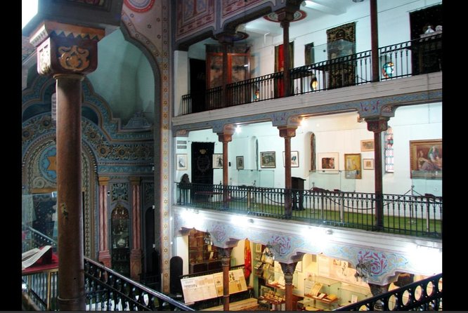 4h Jewish Legacy in Bucharest - Private Tour by Car and Walking - When synagogues are closed, the guide keeps the day moving