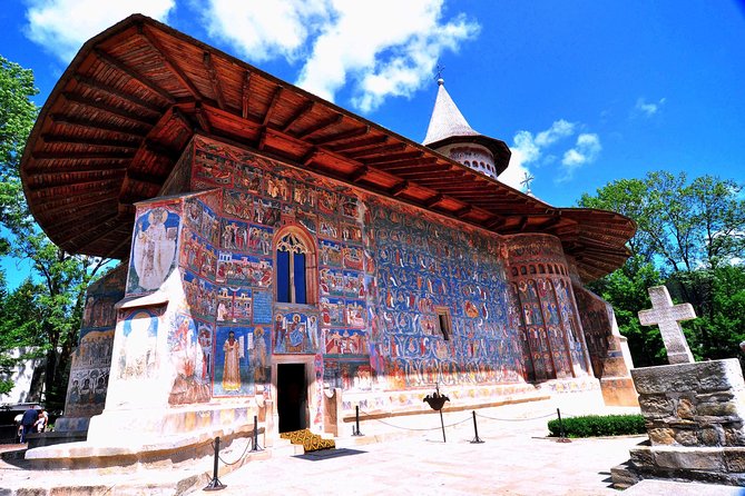 6 Days Transylvania and Bukovina Small Group Tour from Bucharest - Day 5: Brasov’s fortified old town, Bran Castle, and an evening arrival in Sinaia