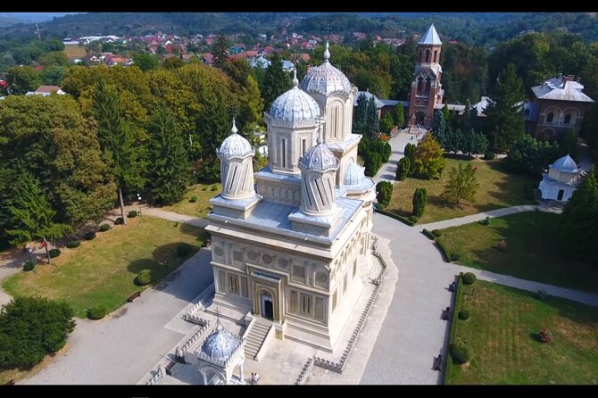 8 Days Private Romania Tour from Bucharest - Day 6: Bicaz Gorges, Red Lake, and Nicolae Popa’s Naive Sculpture Museum