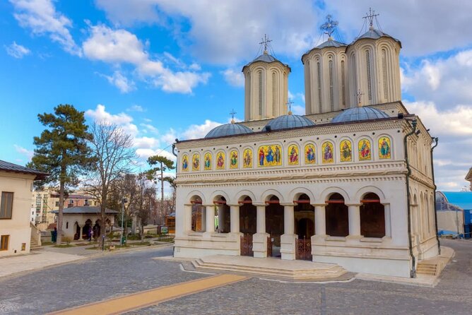 Best Walking Tour of Bucharest's City Center - 2.5 hours - Manuc’s Inn for Lunch, Then Optional Views at Unirii