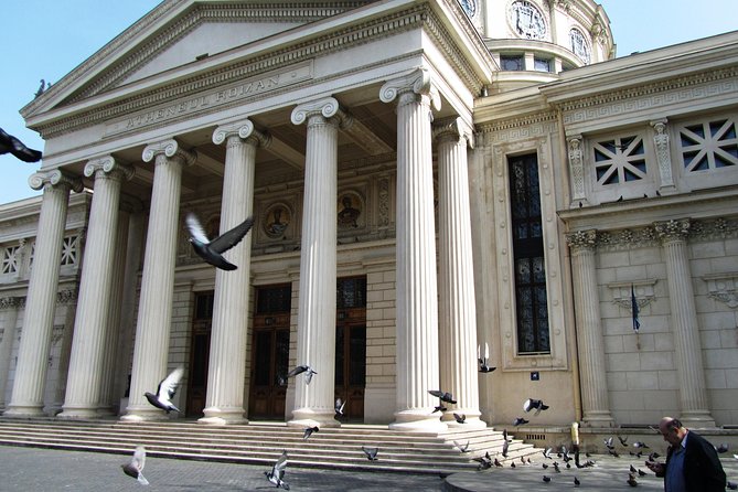 Bucarest à vélo - House of the Free Press: seeing communism architecture up close