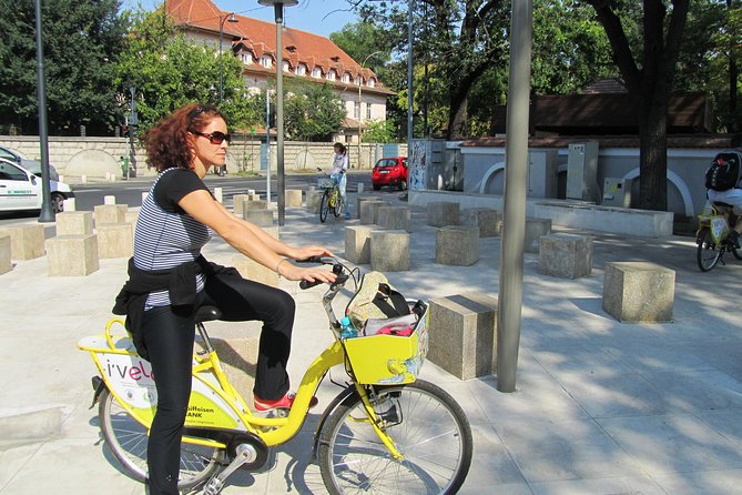 Bucarest à vélo - Piaţa Revolukiei: the end of the communist regime