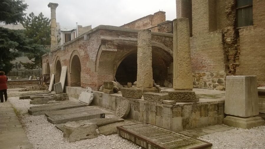 Bucharest: 2-Hour City Highlights Bike Tour - Old Court Citadel, Manuc’s Inn, and Stravopoleos Church: the city’s early backbone