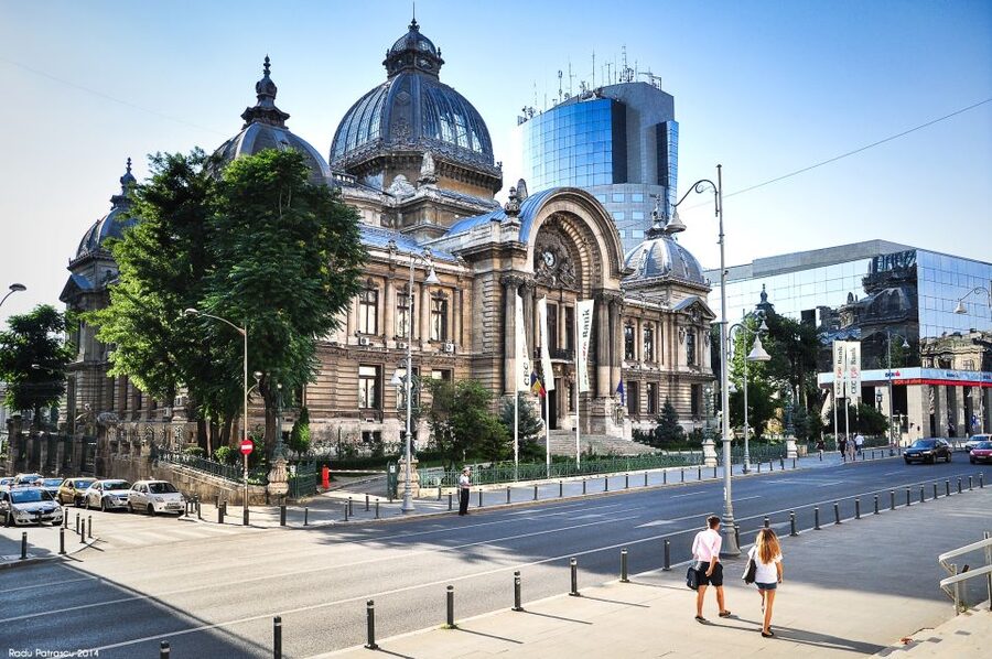 Bucharest: 2-Hour City Highlights Bike Tour - Cismigiu Park and Bucharest City Hall: a real breather between eras