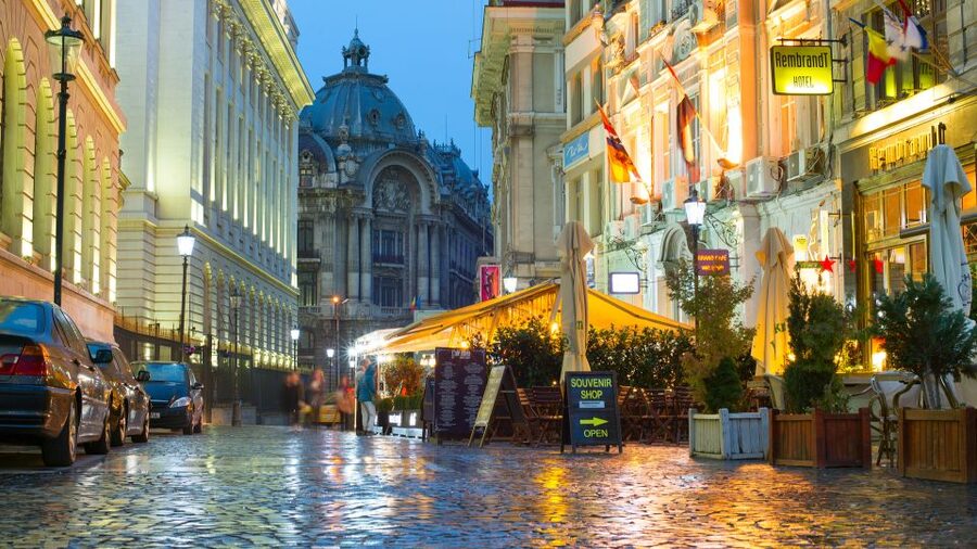Bucharest: 4-Hour Walking Food Tour in the Old Town - First stop: traditional pies that set the flavor tone