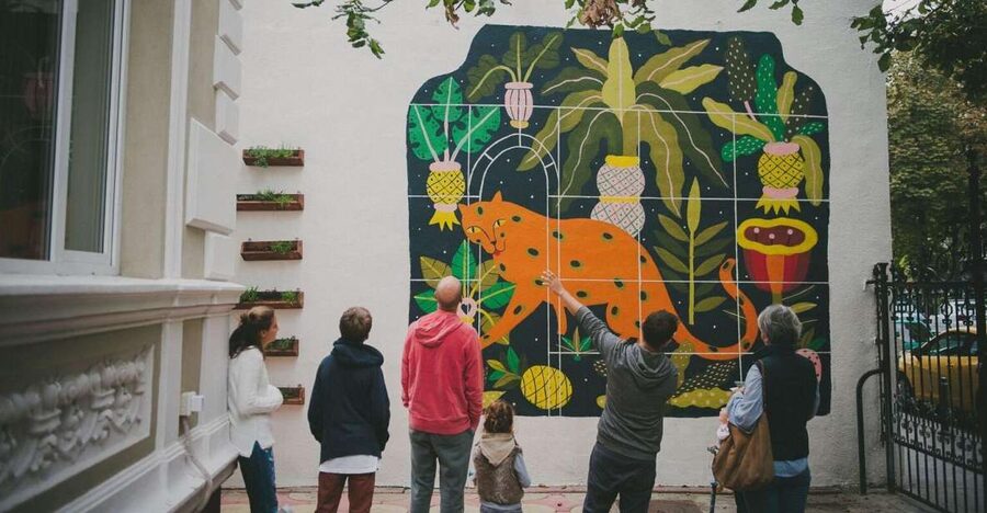 Bucharest Alternative Walking Tour - Calea of artists, the famous street and the bookstore reset