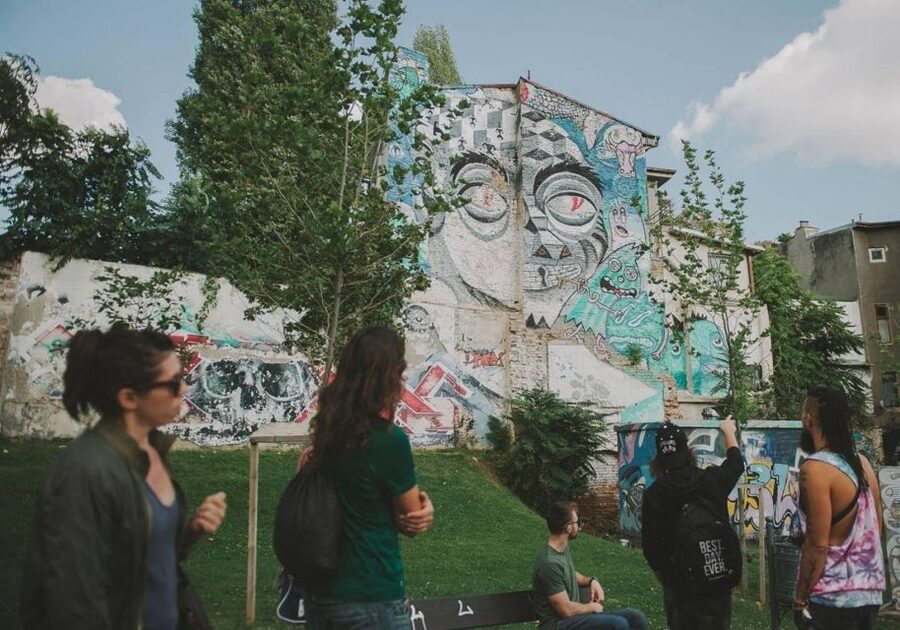 Bucharest Alternative Walking Tour - Starting in Piata Romana with a hot street snack