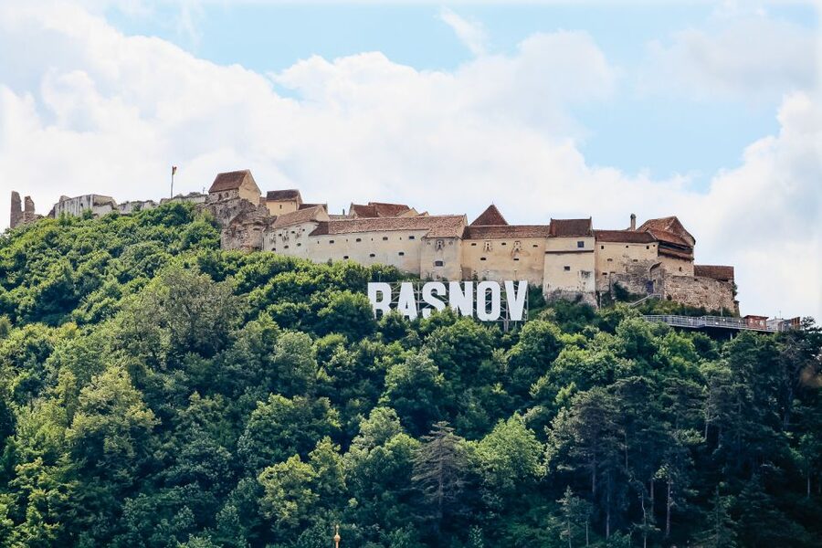 Bucharest: Bran & Peles Castle with Rasnov Citadel Day Trip - Rasnov Citadel: medieval defense above Transylvanian villages