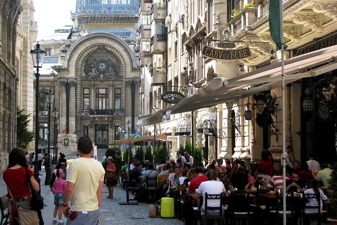 Bucharest by bike - Revolution Square to Herastrau Park: Big Events and Real Breathing Space