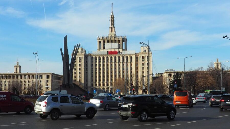 Bucharest by car - full day 'stop and visit' experience - Bellu Cemetery in the morning: a different kind of Bucharest landmark