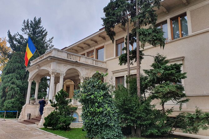Bucharest City Tour 4 hours - Private Tour - Free Pick up and Drop off - Stop 5: Old Town, Hanul Lui Manuc, and the Merchant-Era Feel