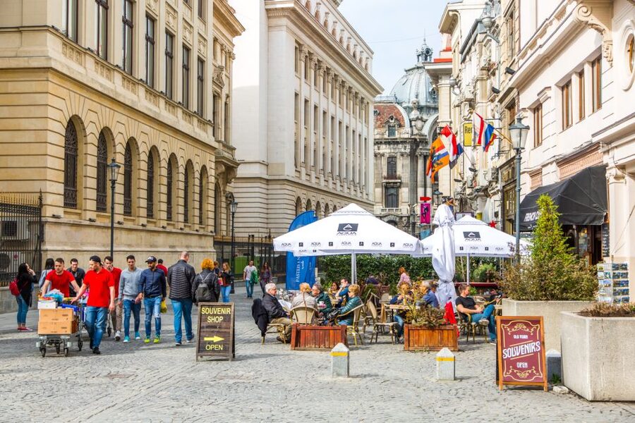 Bucharest City Tour – A Day to Remember - The first saving bank and National Military Circle: why institutions matter