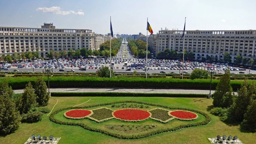 Bucharest: Communist Tour including Ceausescu Residence - The working-class neighborhood, where daily life takes center stage