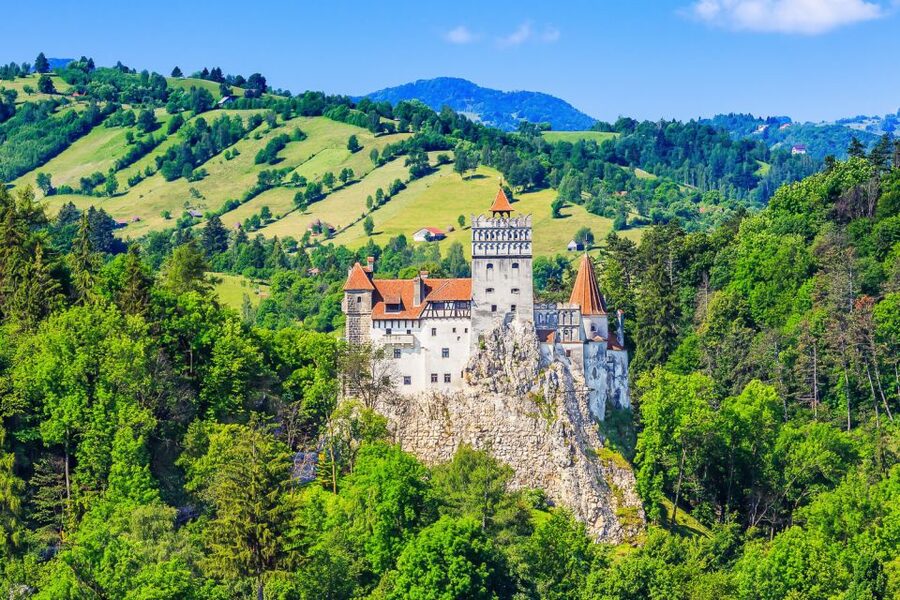 Bucharest: Day Trip to Dracula Castle, Peles Castle & Brașov - What you get from the guides and audio support