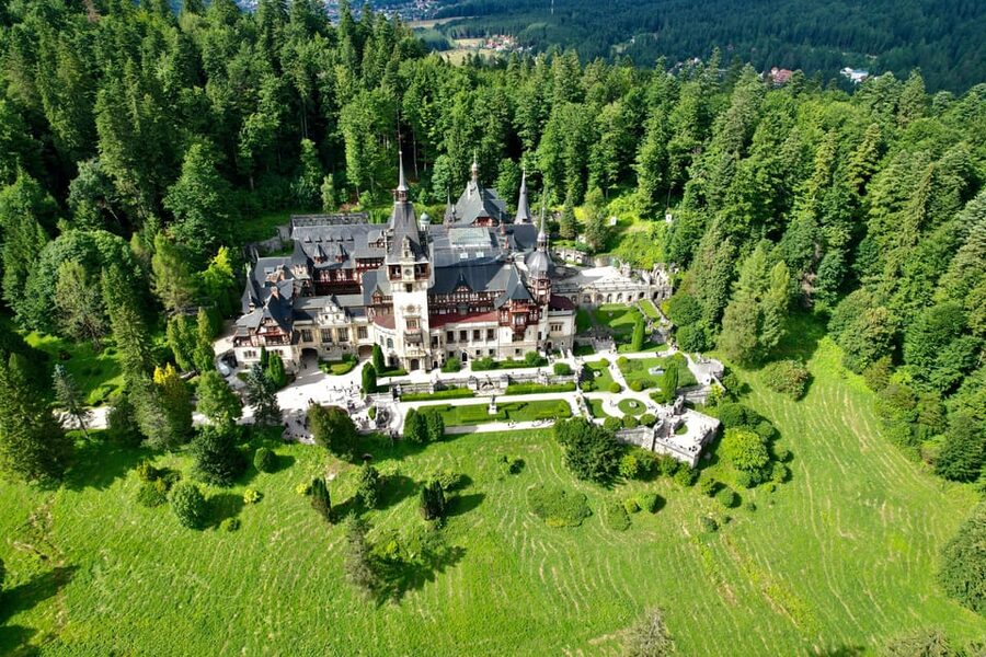 Bucharest: Dracula and Peles Castles For Private - A small Sinaia lunch break that actually helps