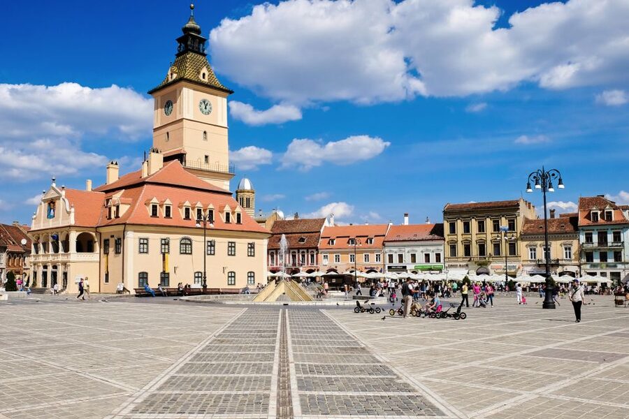 Bucharest: Dracula Castle, Peles Castle & Brasov Old Town - Bran Castle and the Dracula story, what you can realistically expect