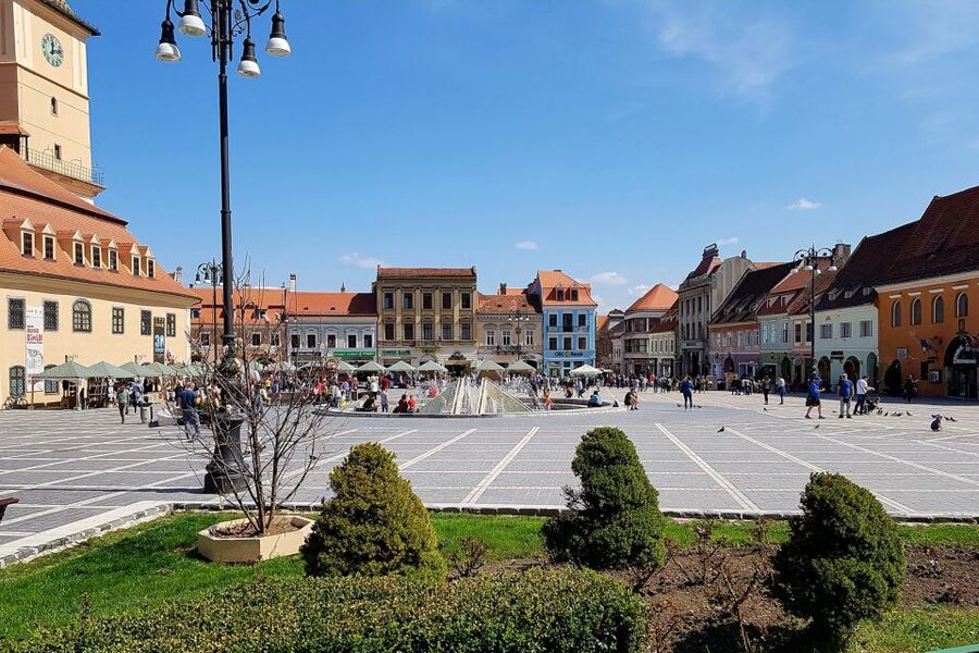 Bucharest: Dracula Castle, Peles Castle & Brasov Old Town - Timing, audio guides, and the small details that make or break the day