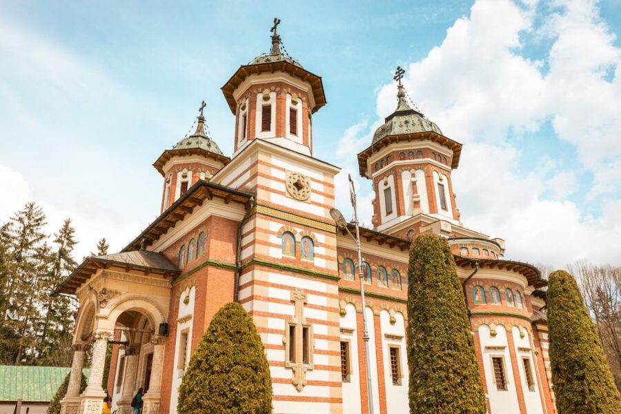 Bucharest: Dracula's Castle, Peleș Castle & Brașov Day Trip - Timing and pace: a 12-hour plan that can feel like 14