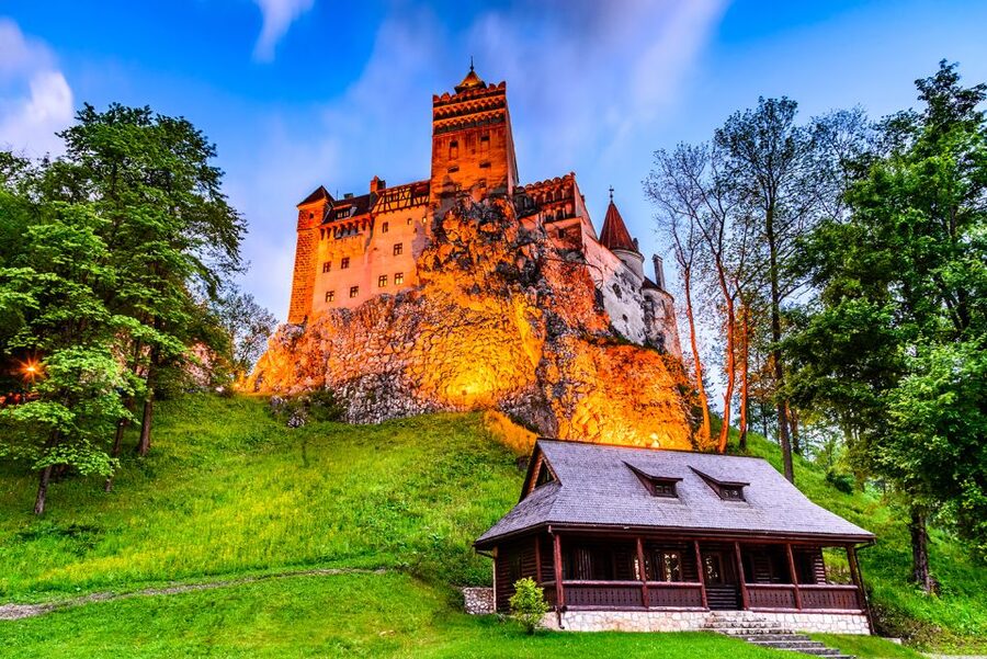 Bucharest: Dracula's Castle, Peles Castle, & Brasov Old Town - How This Day Trip Moves You from Bucharest to Transylvania