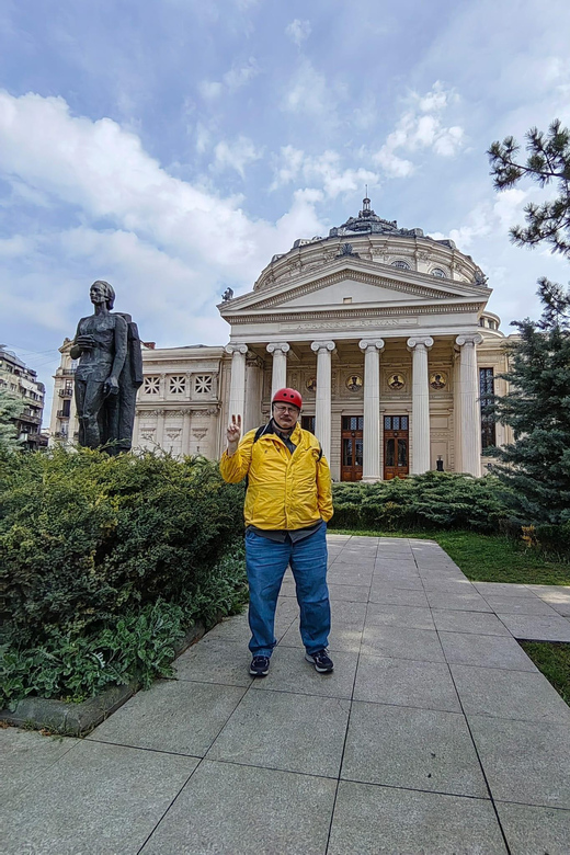 Bucharest electric city tour by Smart Balance #green - Bucharest Fountains to Parliament: a classic start with photo time