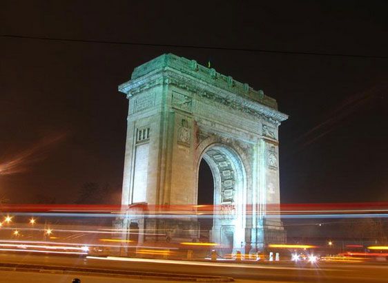 Bucharest Evening Tour and Traditional Dinner - Bucharest at 7 PM: what the pickup really changes