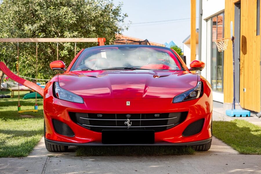 Bucharest: Ferrari Driving Experience - MEDIUM 30min - Ferrari Portofino energy on Bucharest boulevards