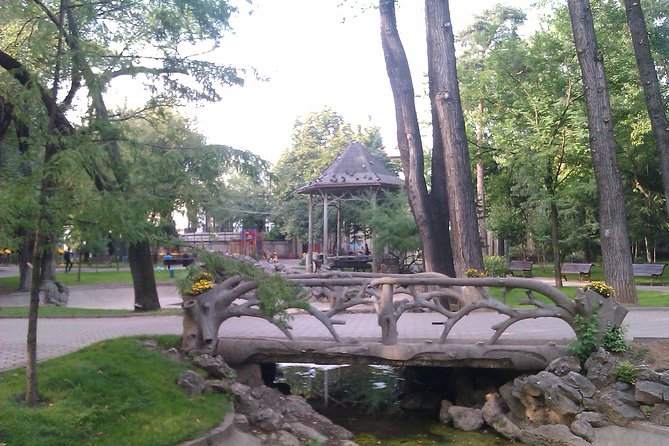 Bucharest Ghosts Stories and Mythology - Gradina Icoanei, where witches and a pond enter the story