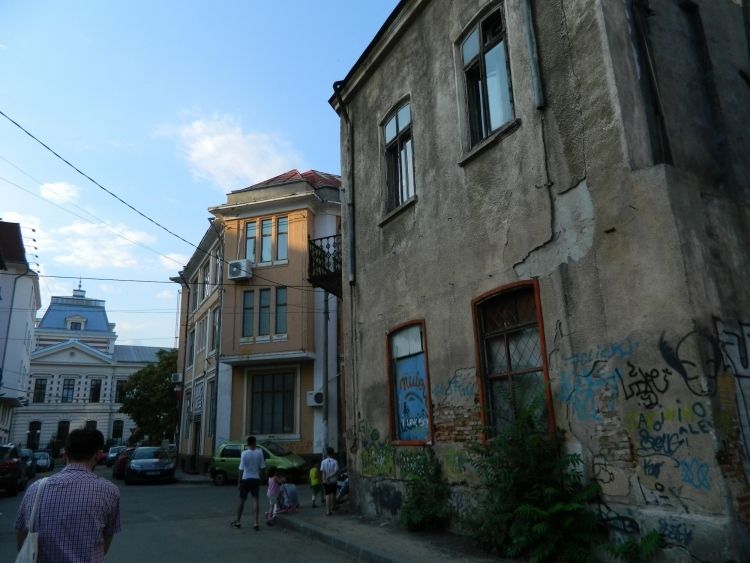 Bucharest: Half Day Bike Tour - Mid-Tour Break: A Café Pause That Makes the Time Feel Right