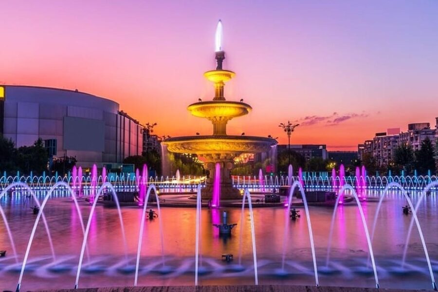 Bucharest : Highlights & Hidden Gems Walking Tour - Cismigiu Park, a calm reset in the middle of the story
