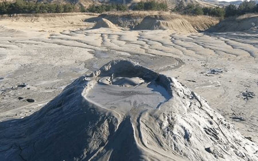 Bucharest: Muddy Volcanoes and Salt Mine Private Day Tour - How this one day tour feels, above and underground