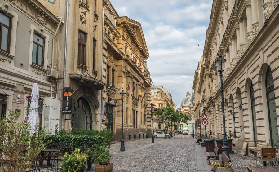 Bucharest Panoramic City Tour & Street Food - Price and value for a private 4-hour panoramic tour