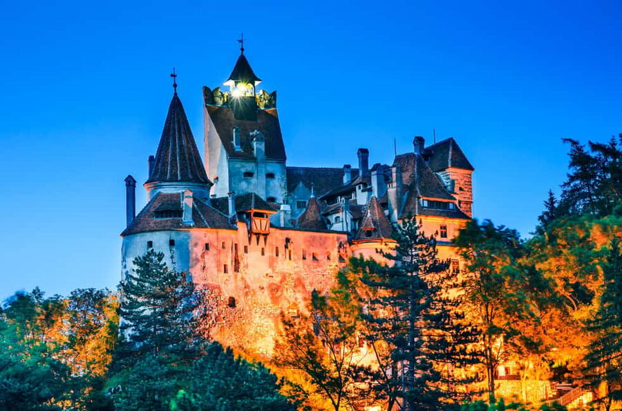 Bucharest: Peles Castle, Bran Castle & Brașov Day Tour - Peles Castle in Sinaia: royal rooms, woodwork, and stained glass