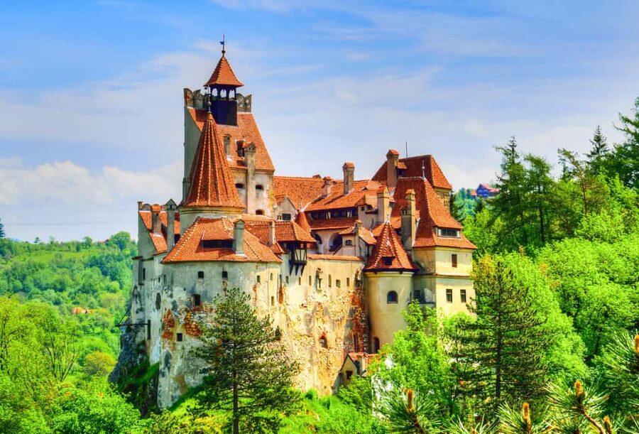 Bucharest: Peles Castle, Bran Castle & Brașov Day Tour - Brașov medieval walking tour: Black Church and Council Square