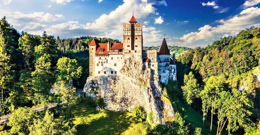 Bucharest: Peles Castle, Bran Castle, & Brasov Old Town Tour - Key things I’d plan around