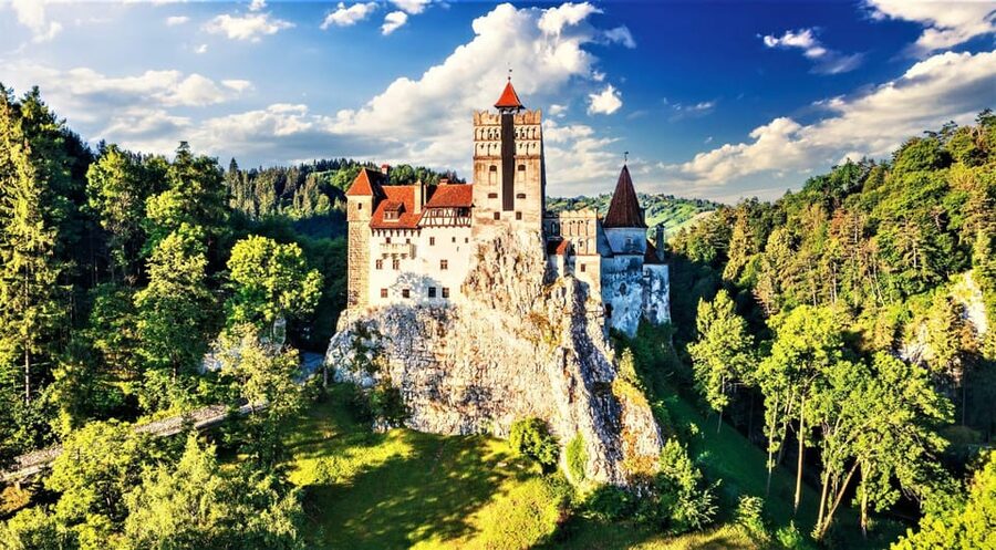 Bucharest: Peles Castle, Bran Castle, & Brasov Old Town Tour - The Drive Through the Carpathians: Scenic Breaks and Better Context