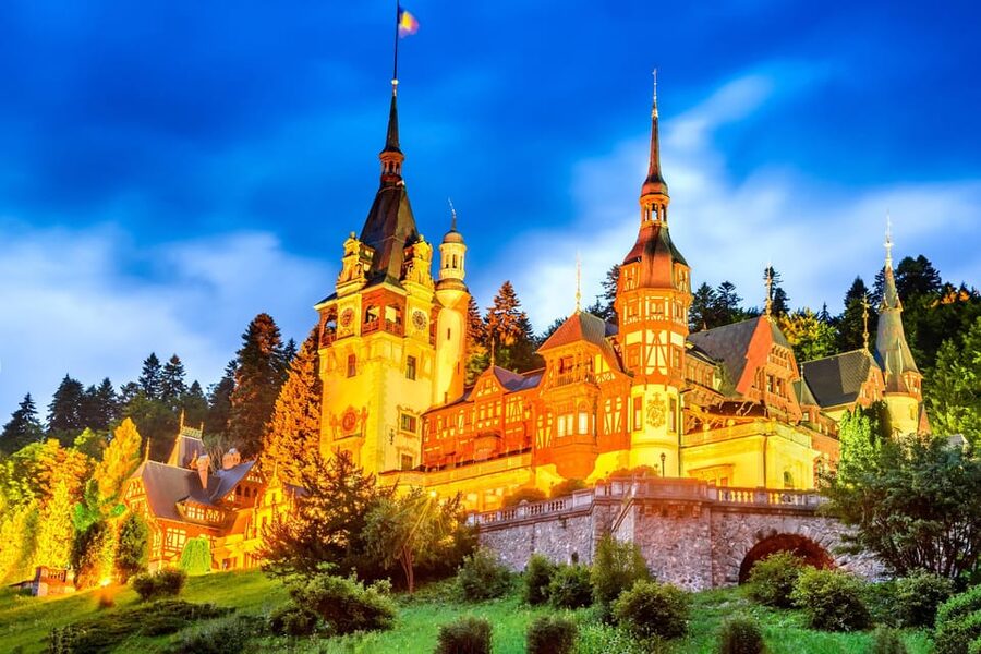 Bucharest: Peles & Dracula's Castle and Brasov Full-Day Trip - Peleș Castle in Sinaia, royal rooms and real craftsmanship