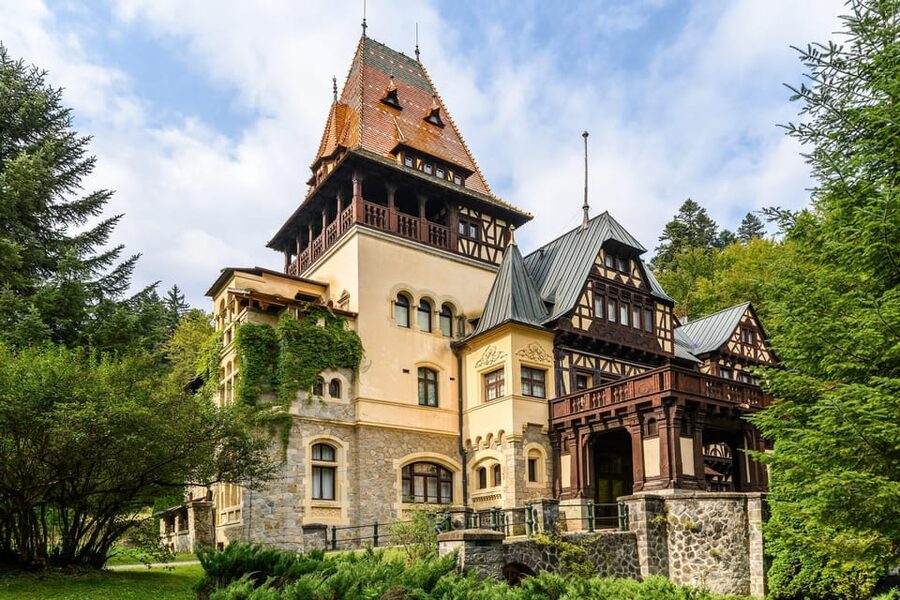 Bucharest: Peles & Dracula's Castle and Brasov Full-Day Trip - Tickets, food, and what you should budget