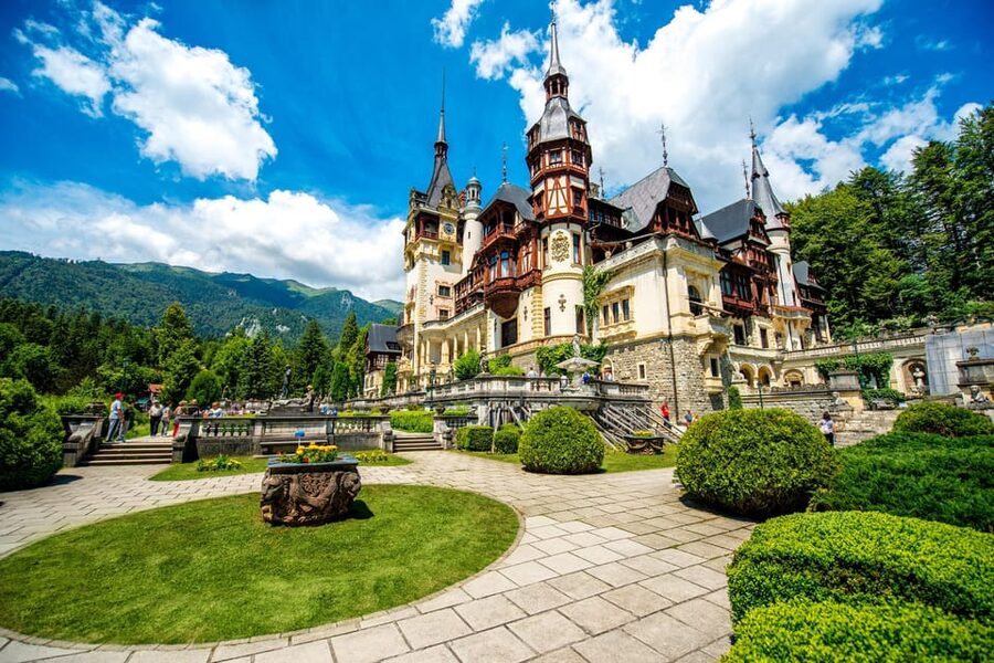 Bucharest: Peles & Dracula's Castle and Brasov Full-Day Trip - Getting picked up and handling the 12-hour reality