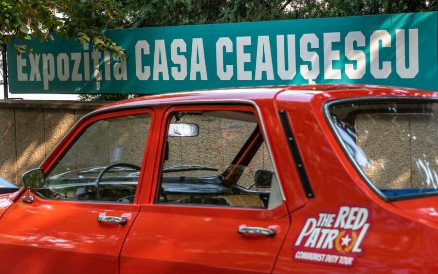 Bucharest: Private Last Days of Ceausescu Tour in a Dacia - House of Ceaușescu and the value of seeing the scale of power