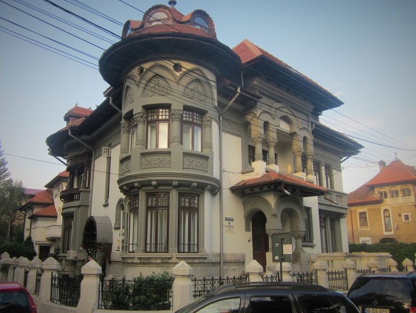 Bucharest: Private Three Neighborhoods Tour by Vintage Car - The Meeting Point and Bragadiru Palace Start: A Pretty Opening With a Purpose
