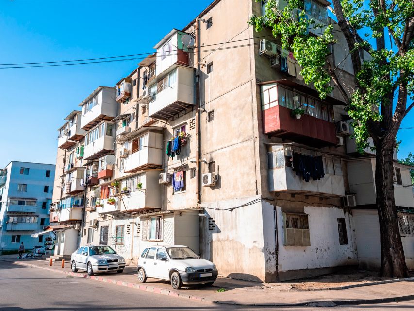 Bucharest: Private Three Neighborhoods Tour by Vintage Car - Parcul La Broscuțe: A Breather Before Drumul Taberei’s Everyday Realities