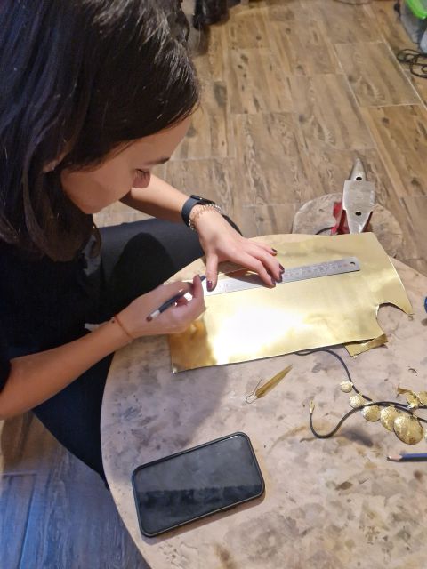Bucharest: Real Roma Community - Crafting Workshop - Copper crafting, step by step, until your jewelry is finished