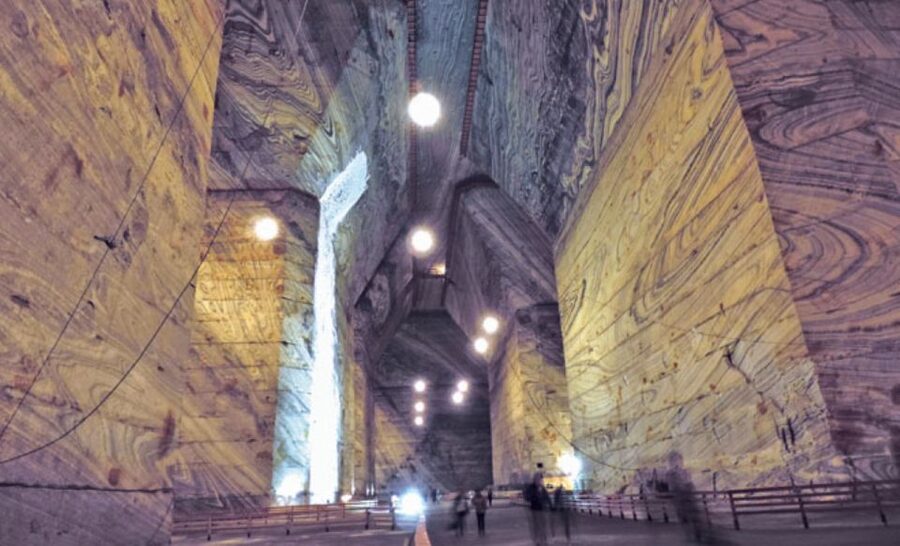 Bucharest: Slanic Salt Mine & Carpathian Mountains Day Tour - The Traditional Restaurant Moment: What You Should Budget for