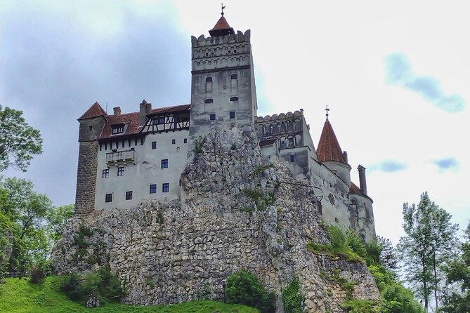 Bucovina Painted Monasteries & Transylvania Tour: 4-Day Private - Day 1 in Northern Moldavia: Agapia and Văratec Nunneries