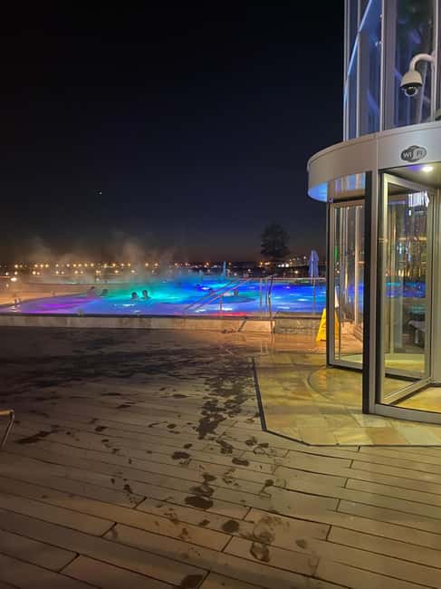 Bucuresti: Bucuresti Therme Transfer and Full-Day Access - Private transfer from a central meeting point, minus the stress