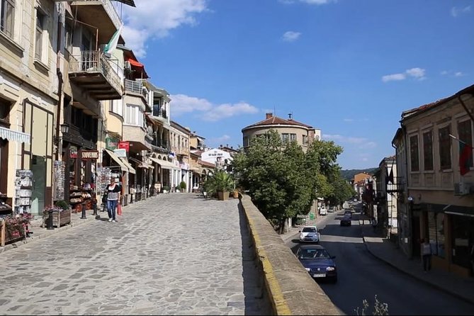 Bulgaria Day Trip: Basarabovo Monastery, Tsarevets & Arbanasi - Private guiding with Nicolas: comfort plus flexibility