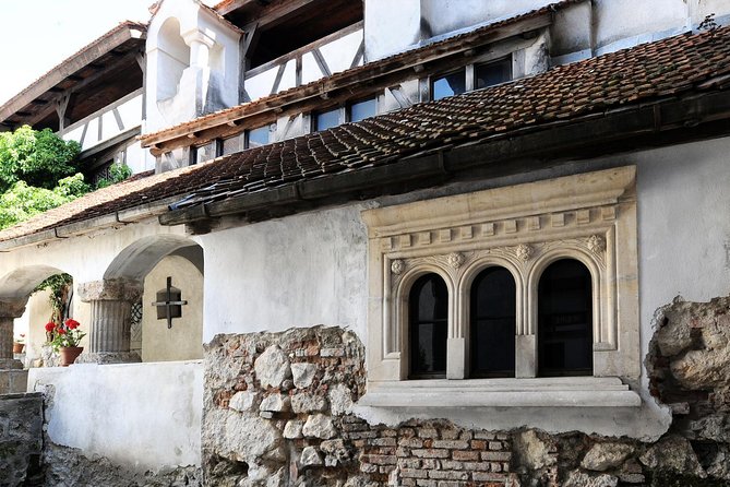 Castles of Transylvania - Small group tour from Bucharest - Bucharest Warm-Up Stops: Triumph, Then Communist Echoes